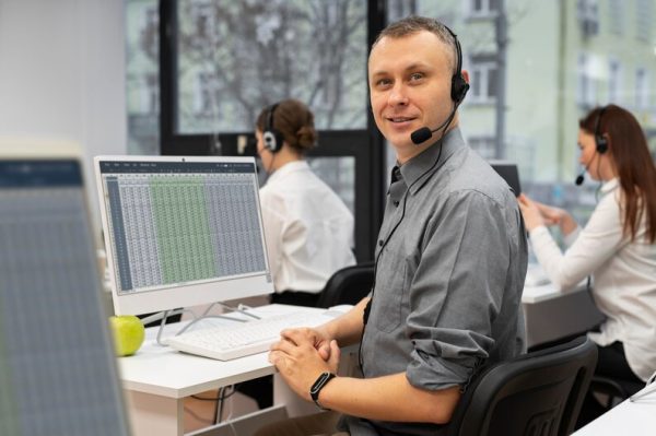 freepicdownloader.com man working call center office medium