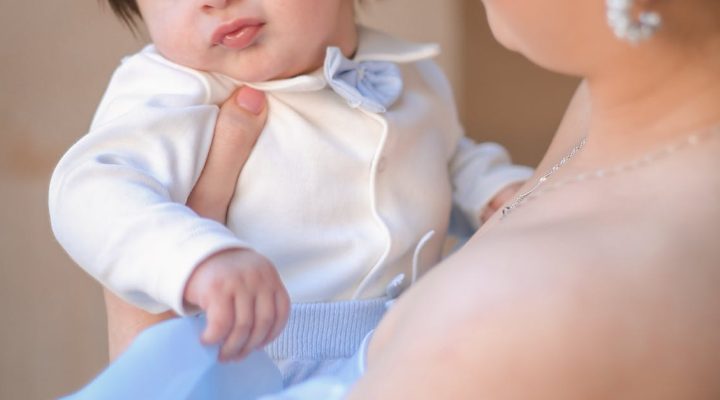 Bebek Bakıcı Sertifikası Nasıl Alınır? 1 aile, aile anları, aile sevgisi içeren Ücretsiz stok fotoğraf