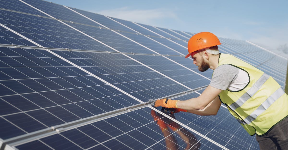 Güneş Enerjisi Sistemleri Kurulum Sertifikası Nereden Alınır? 1 açık iş, alternatif enerji, çağdaş enerji içeren Ücretsiz stok fotoğraf