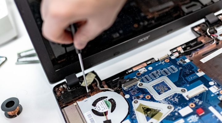 Bilgisayar Teknik Servis Ustalık Belgesi Nasıl Alınır? 2 alet, aletler, ana kart içeren Ücretsiz stok fotoğraf